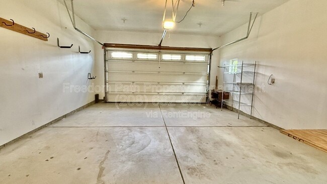Building Photo - 406 Lundblad Pl
