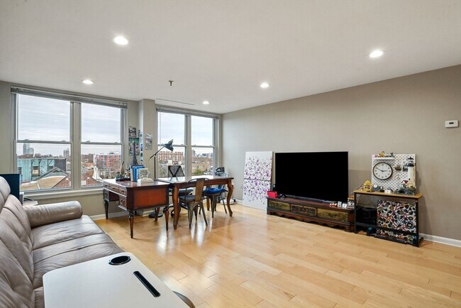 Building Photo - 20 Webster St