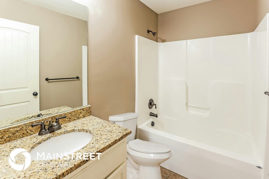 Building Photo - 203 NE Hannah Ct