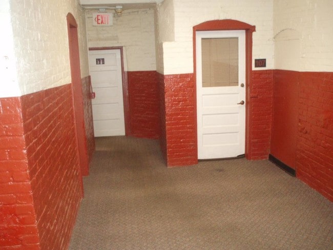 Building Photo - 413 6th Ave