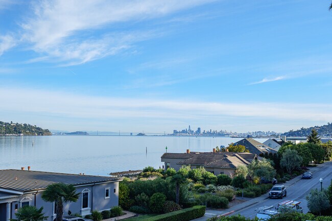 Building Photo - 17 Heron Dr