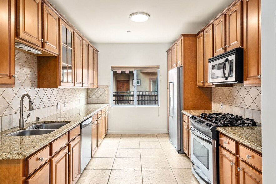 Building Photo - 5241 Colodny Dr