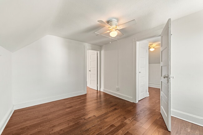 Building Photo - 318 Suburban Ave