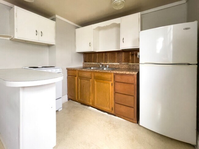 Building Photo - 830 W North St