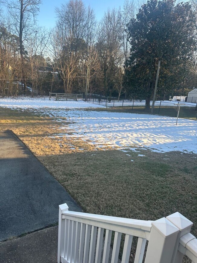 Building Photo - Well maintained 3 Bedroom/2 bath brick rancher in Mechanicsville with large backyard and two car ...