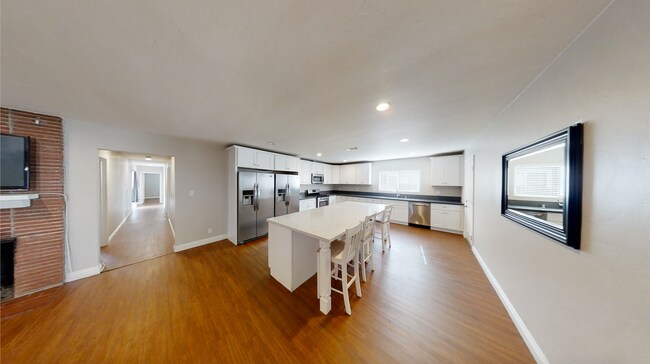 Building Photo - 5532 Mary Ln Dr