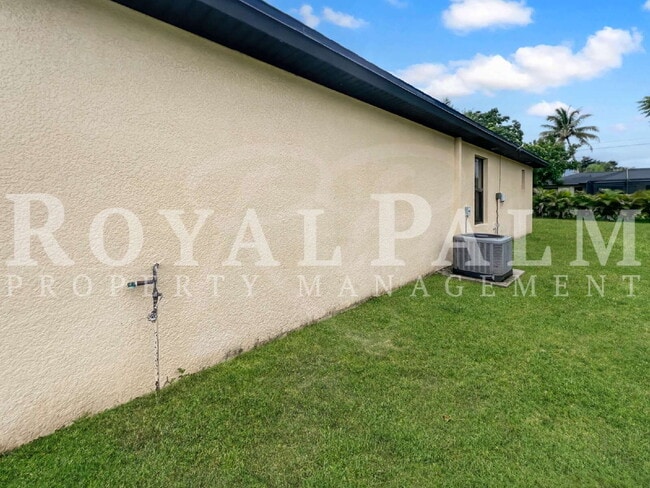 Building Photo - Cozy Up Long-Term & Leaf It All Behind – 3BR/2BA Duplex + Garage & The Favorite Perk: Screened. L...