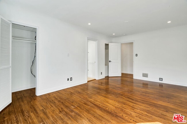 Building Photo - 10587 Holman Ave