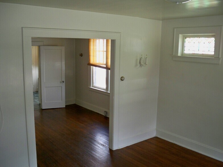 Building Photo - 308 S 3rd Ave