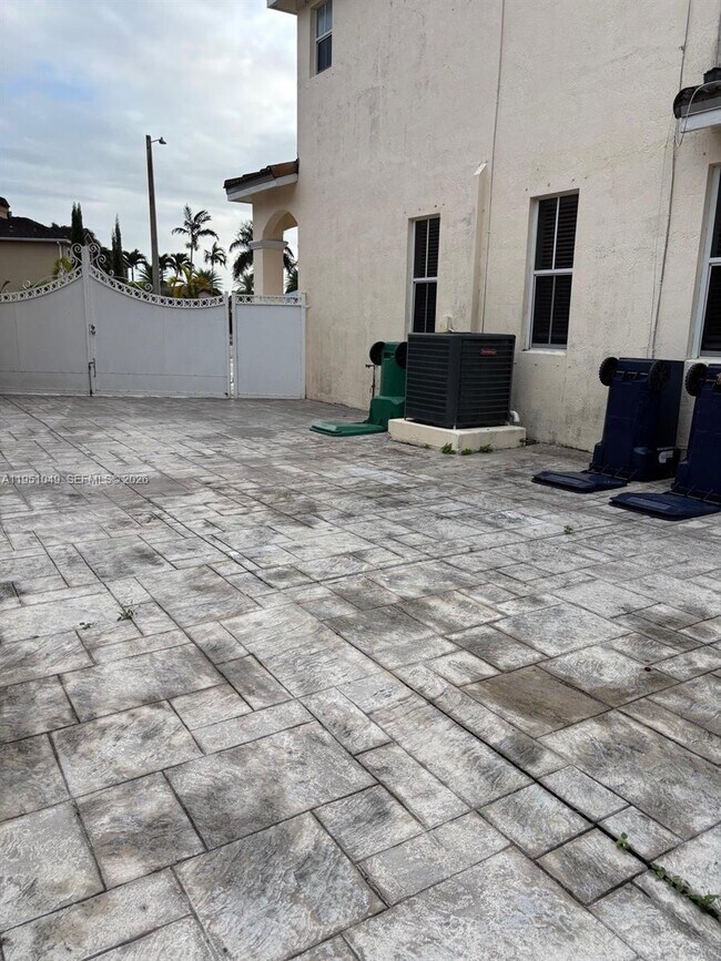 Building Photo - 15465 SW 36th Terrace