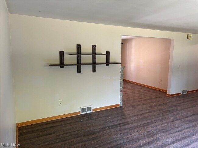 Building Photo - 4384 Parkdale Ave NW