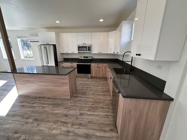 Building Photo - 20611 Independence Way