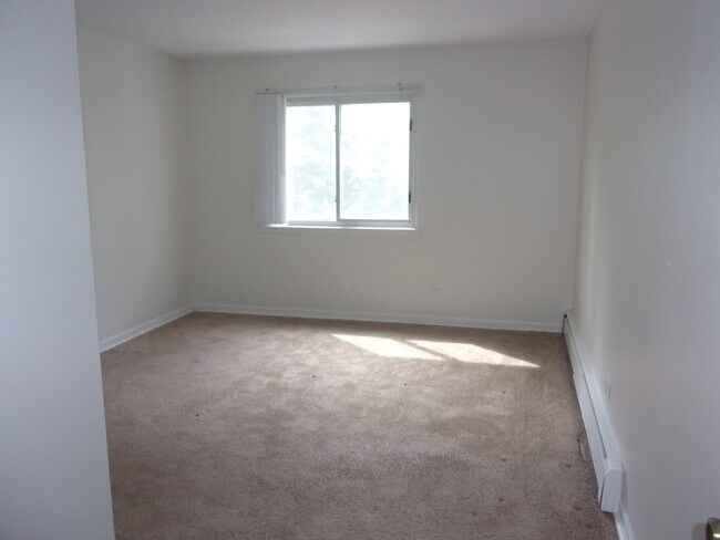 Building Photo - 9S060 Lake Dr