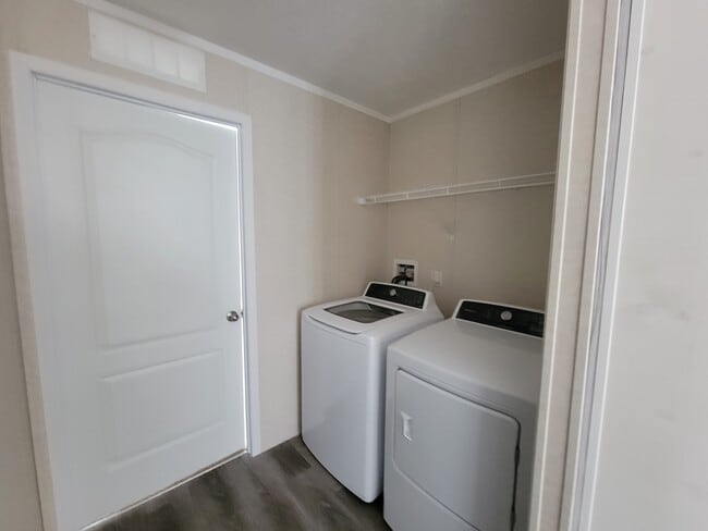 Building Photo - 112 Sheppard Ave