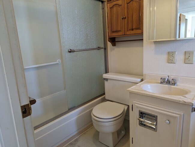 Building Photo - 1 Bedroom Pet-Friendly Casita