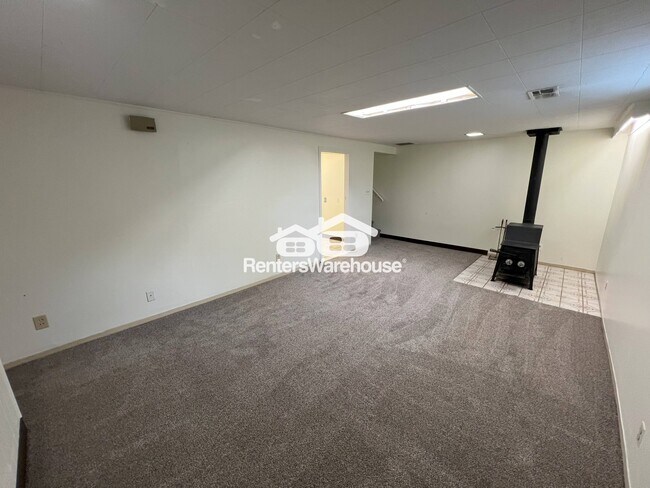 Building Photo - 7759 Elmwood Ln