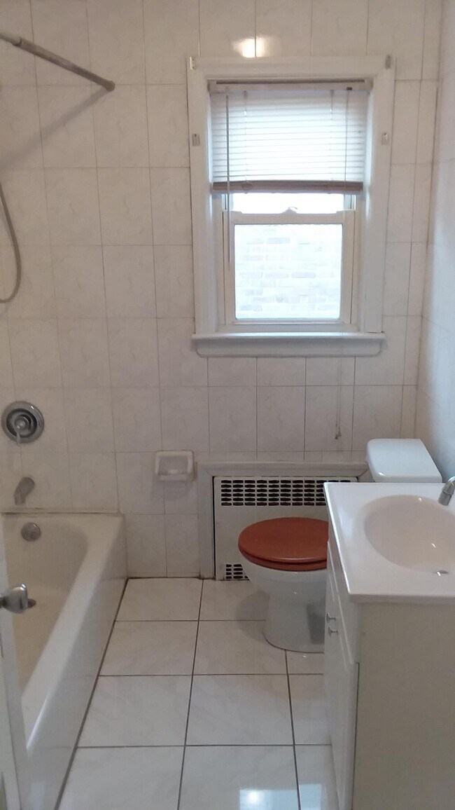 Building Photo - 260 Elsmere Pl