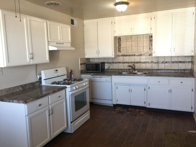 Building Photo - 3 Bdrm, 2 Bath by Thompkins Elementary School