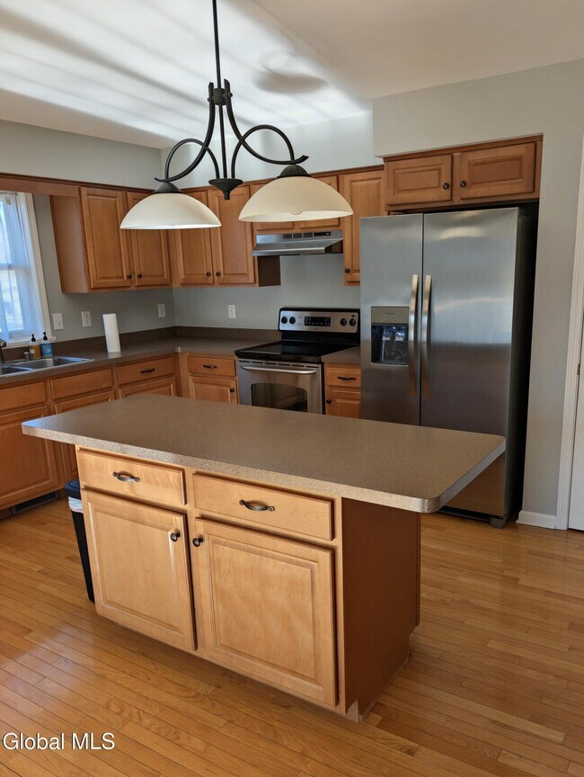 Building Photo - 76 Ridgewood Dr