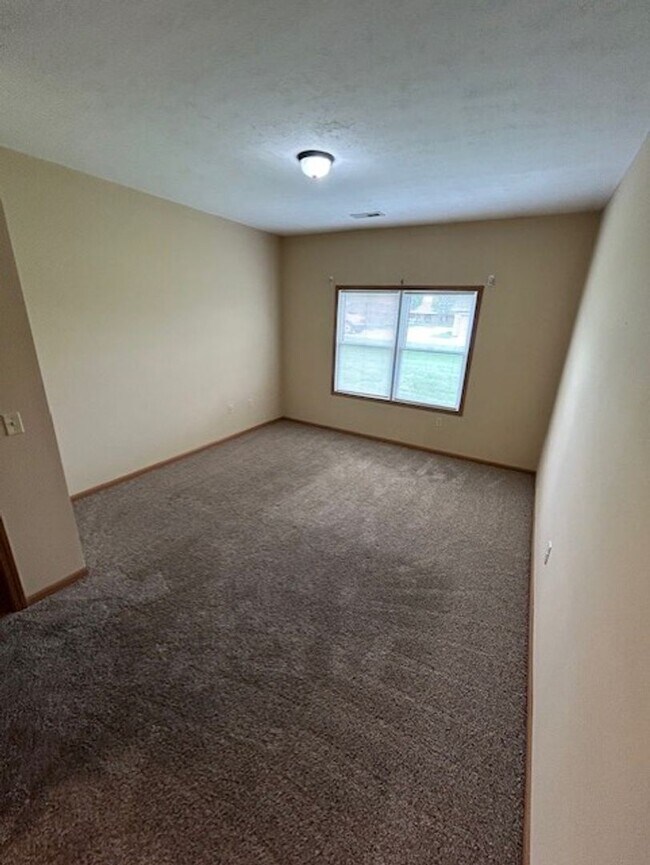 Building Photo - Modern Brick Ranch with 3 Bedrooms, 1.5 Ba...