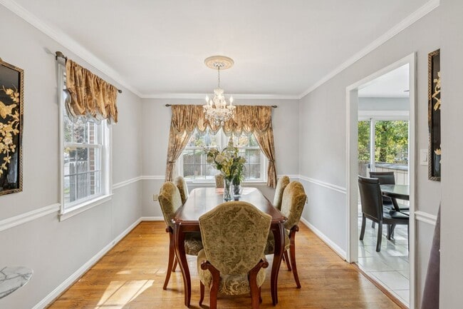 Building Photo - Beautifully maintained townhome on a quiet cul-de-sac in Springfield!