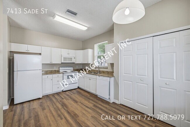 Building Photo - 7413 Sade St