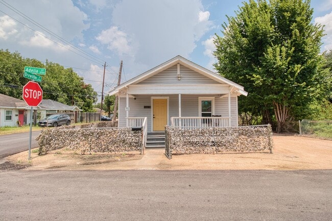 Building Photo - 3201 Adelia St
