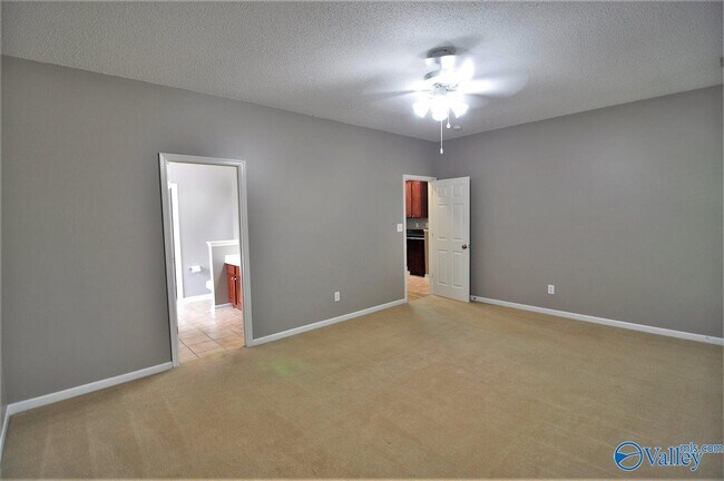 Building Photo - 206 Horseshoe Bend N