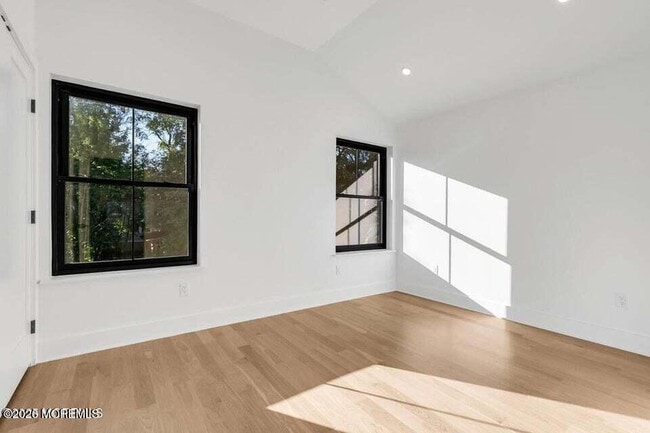 Building Photo - 514 River Rd