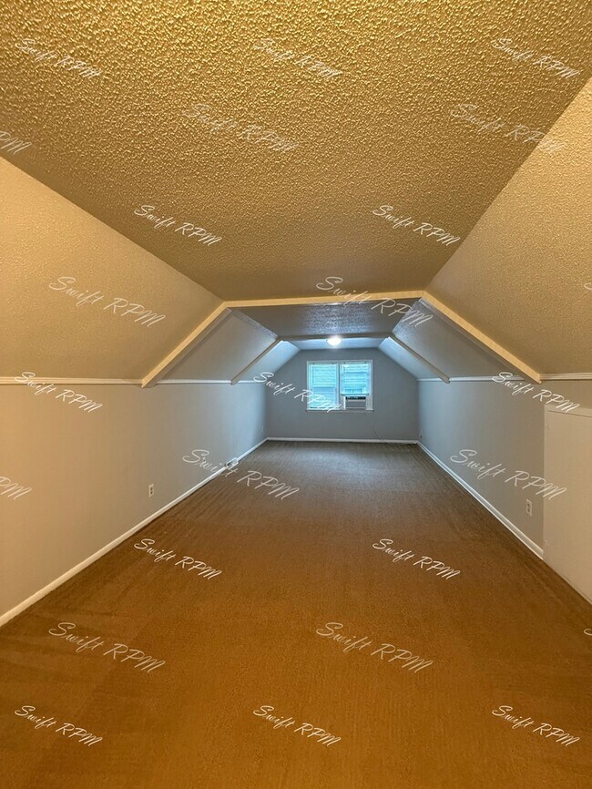 Building Photo - 9805 Carter Dr