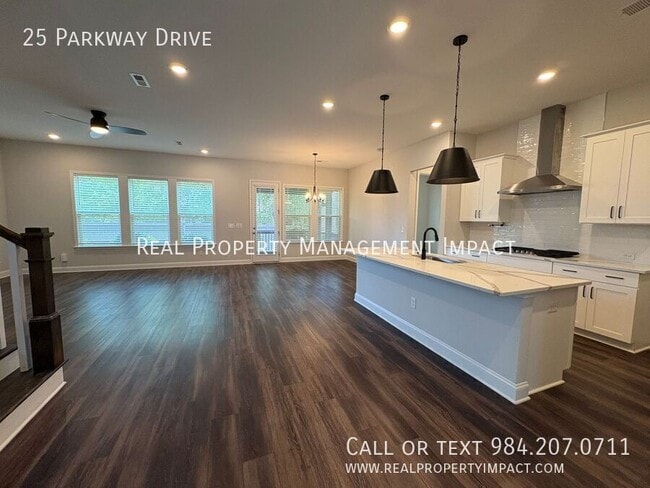 Building Photo - 25 Parkway Dr