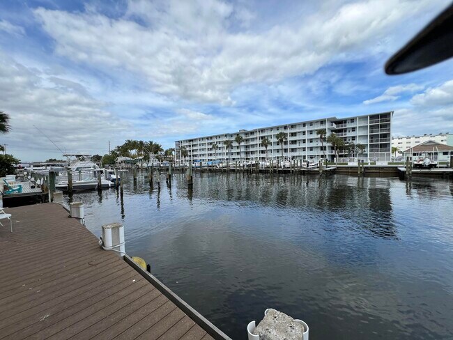 Building Photo - 131 Shore Ct