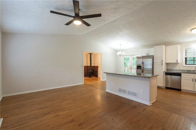 Building Photo - 2423 Falcon Ct