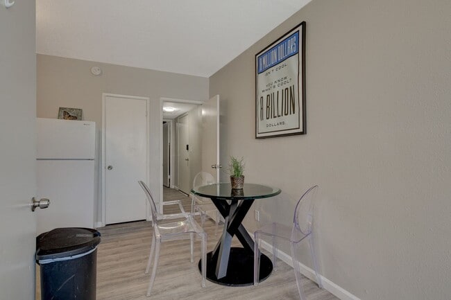 Building Photo - Cozy 2-Bedroom Unit in Prime Las Vegas Loc...