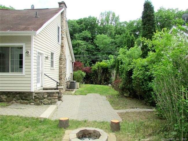 Building Photo - 93 New Harwinton Rd