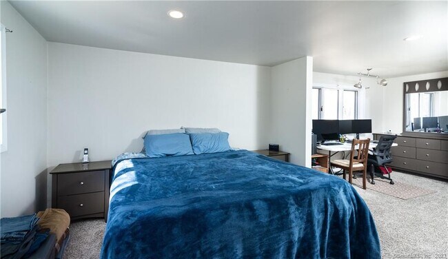 Building Photo - 56 S Rd