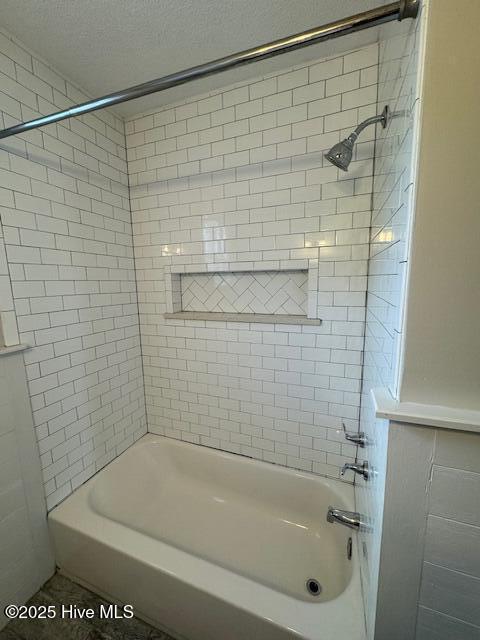 Building Photo - 2940 Oleander Dr