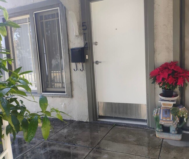 Building Photo - 512-514 N. Pacific Ave.