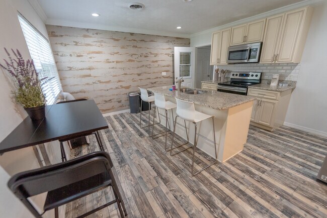 Building Photo - 2627 Ambergate Rd