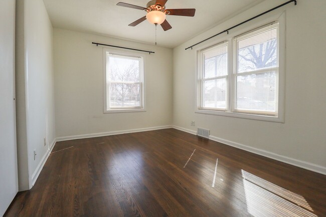 Building Photo - Updated 3 Bed / 1.5 Bath in Tulsa!