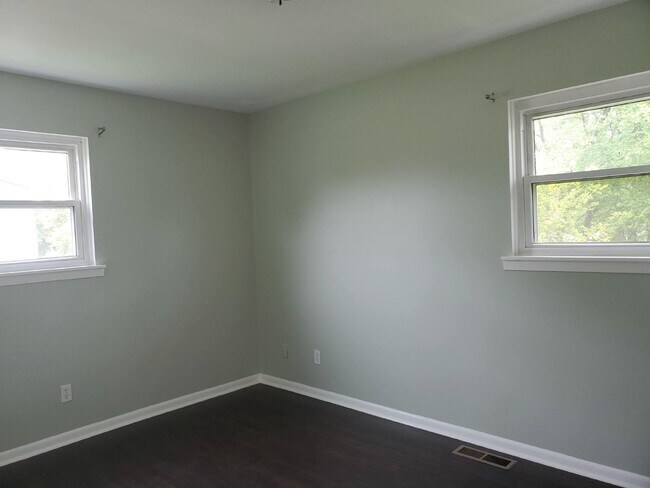 Building Photo - Beautiful  & Charming 4-Bedroom Home with ...
