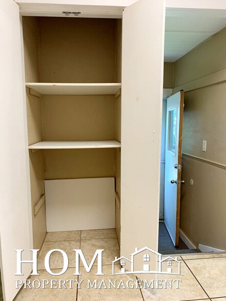 Building Photo - 725 N 6th St