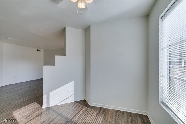 Building Photo - 698 S Racetrack Rd