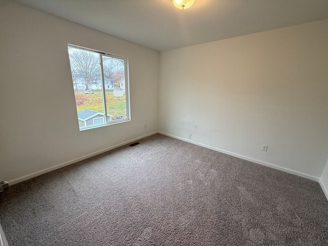 Building Photo - Modern 3-Bedroom Home with 1.5 Baths