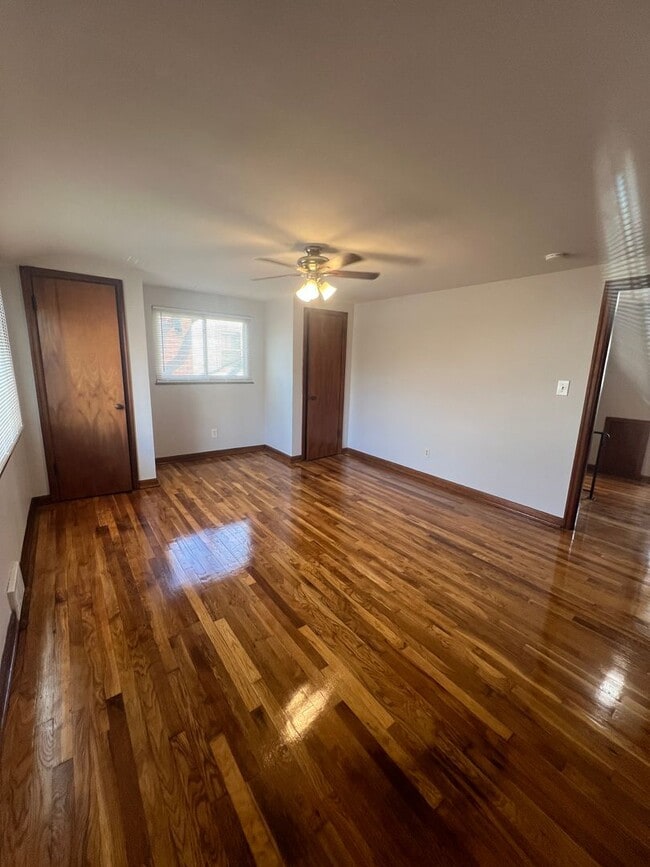 Building Photo - 2 Bedroom Townhome in Grandview!!