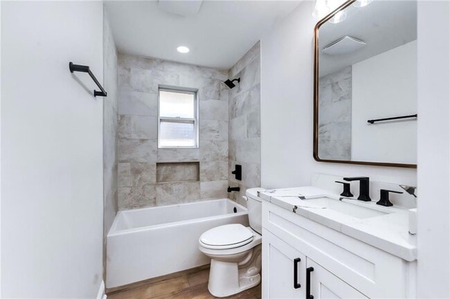 Building Photo - 2508 Chalona Dr