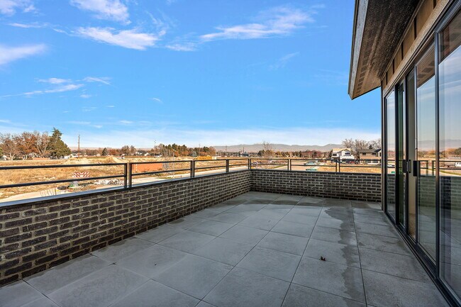 Building Photo - 98 S Carbon Rivet Ave