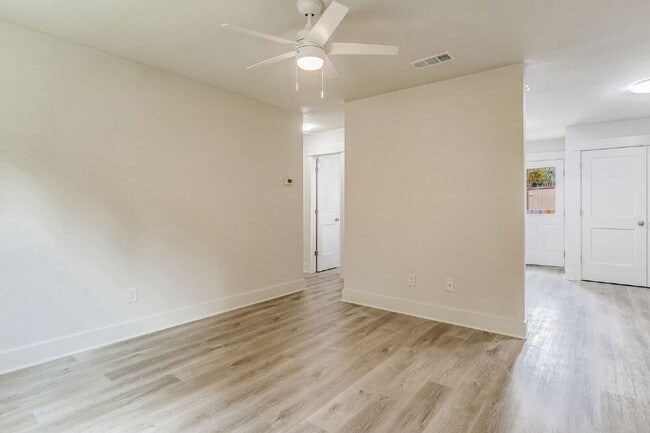 Building Photo - Welcome home to this beautifully updated 2-bedroom, 1-bath unit in a well-maintained triplex!