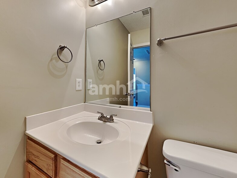 Building Photo - 2009 Clipstone Dr