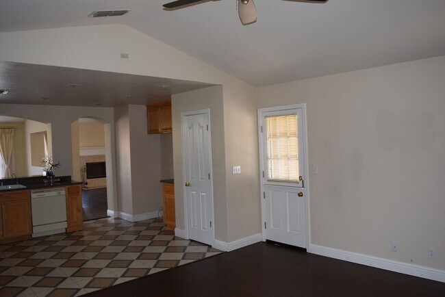 Building Photo - Coming Soon - Spacious 5 Bedroom Home for Rent